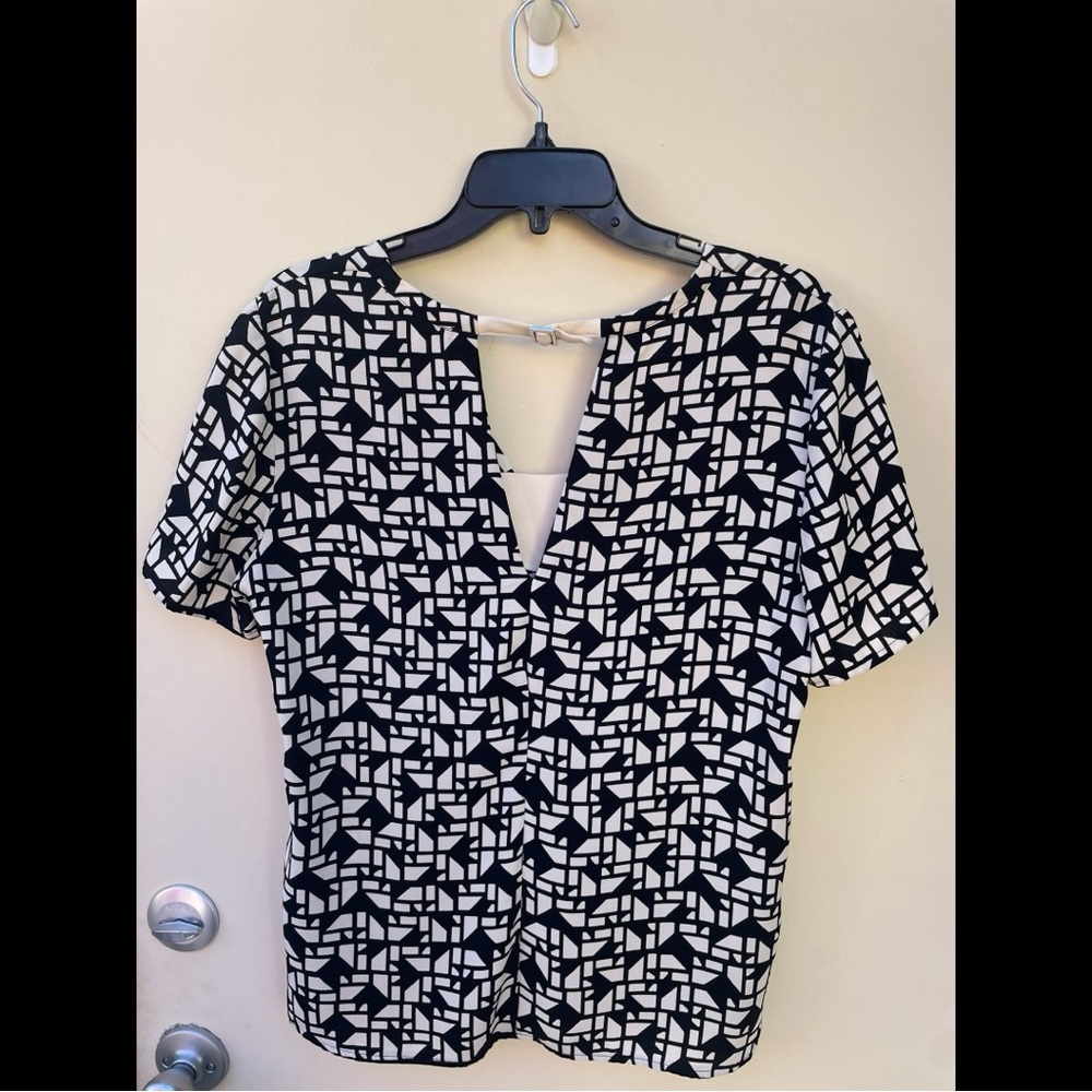 Zara Women's Geometric Print Blouse in Black and Cream Size Medium
